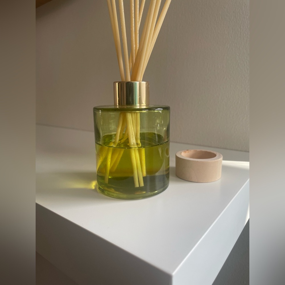 Reed Diffuser - Picture 2 of 11
